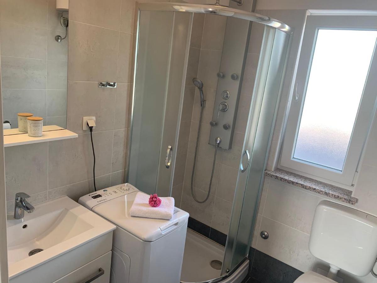 Luna Apartment พูลา ภายนอก รูปภาพ
