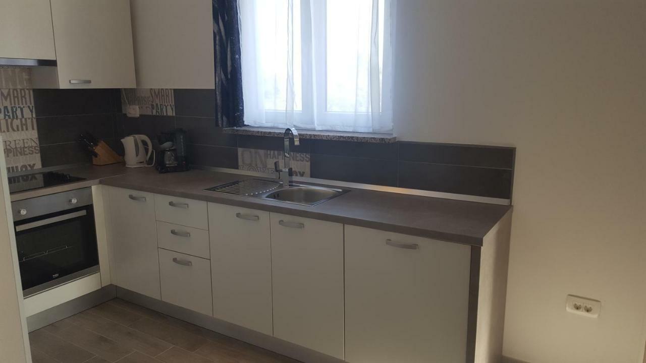 Luna Apartment พูลา ภายนอก รูปภาพ