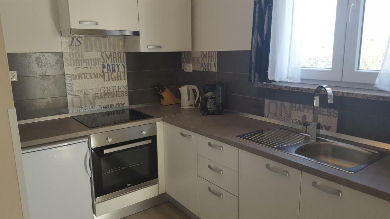Luna Apartment พูลา ภายนอก รูปภาพ