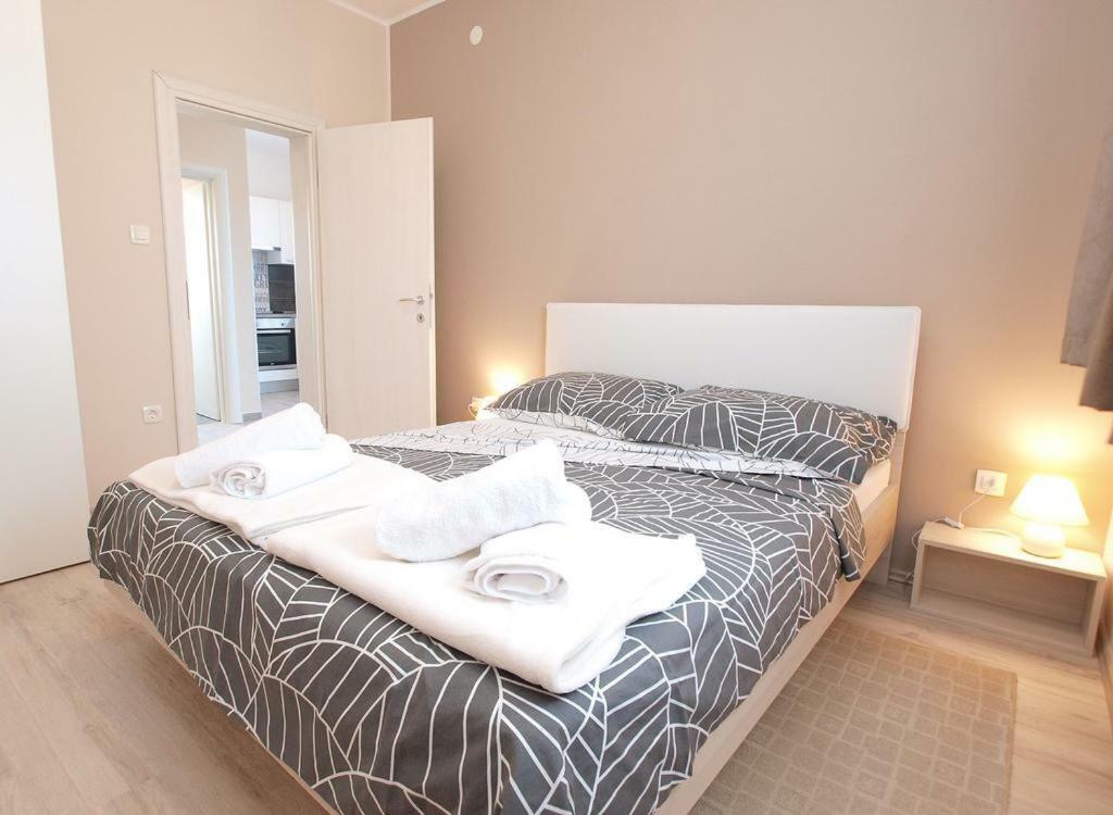 Luna Apartment พูลา ภายนอก รูปภาพ