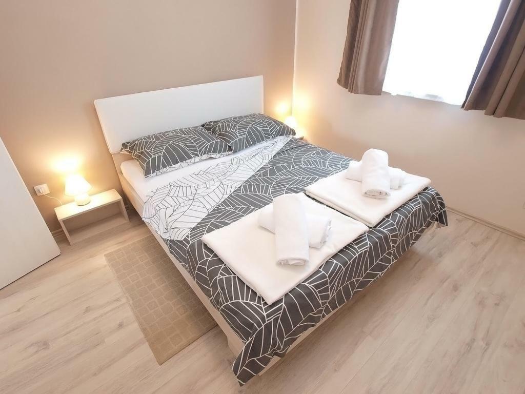 Luna Apartment พูลา ภายนอก รูปภาพ