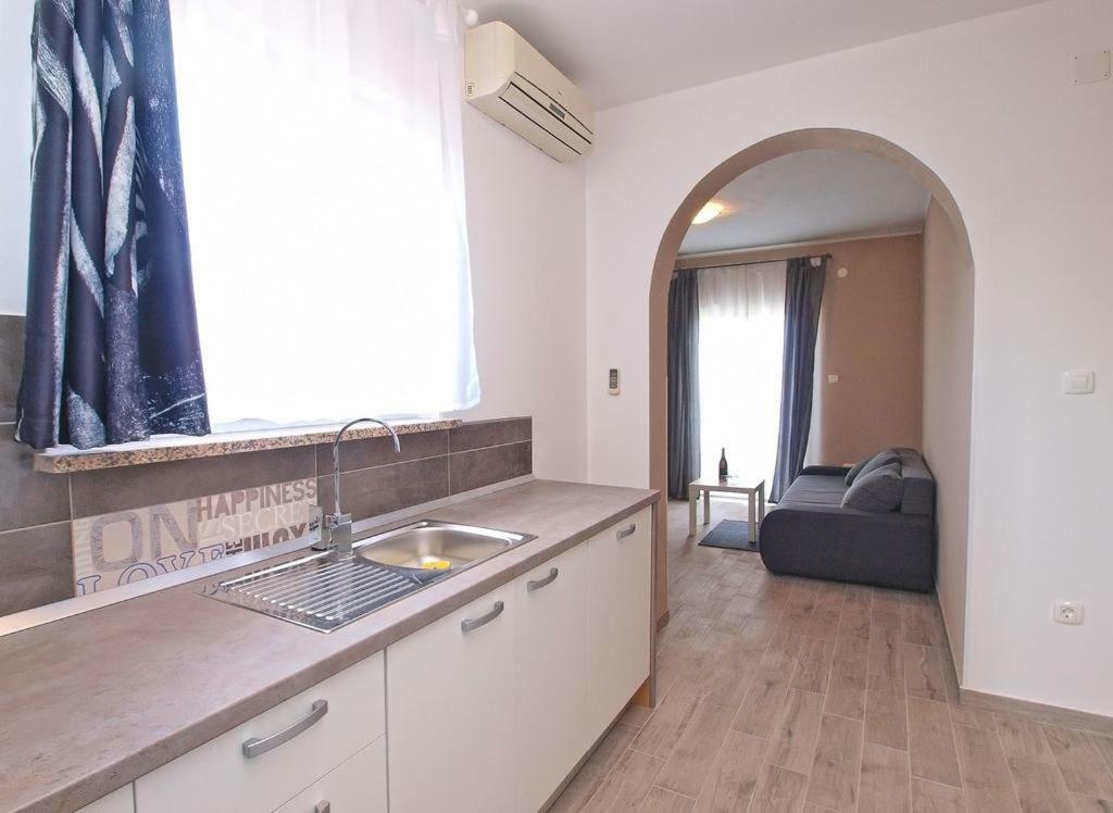 Luna Apartment พูลา ภายนอก รูปภาพ