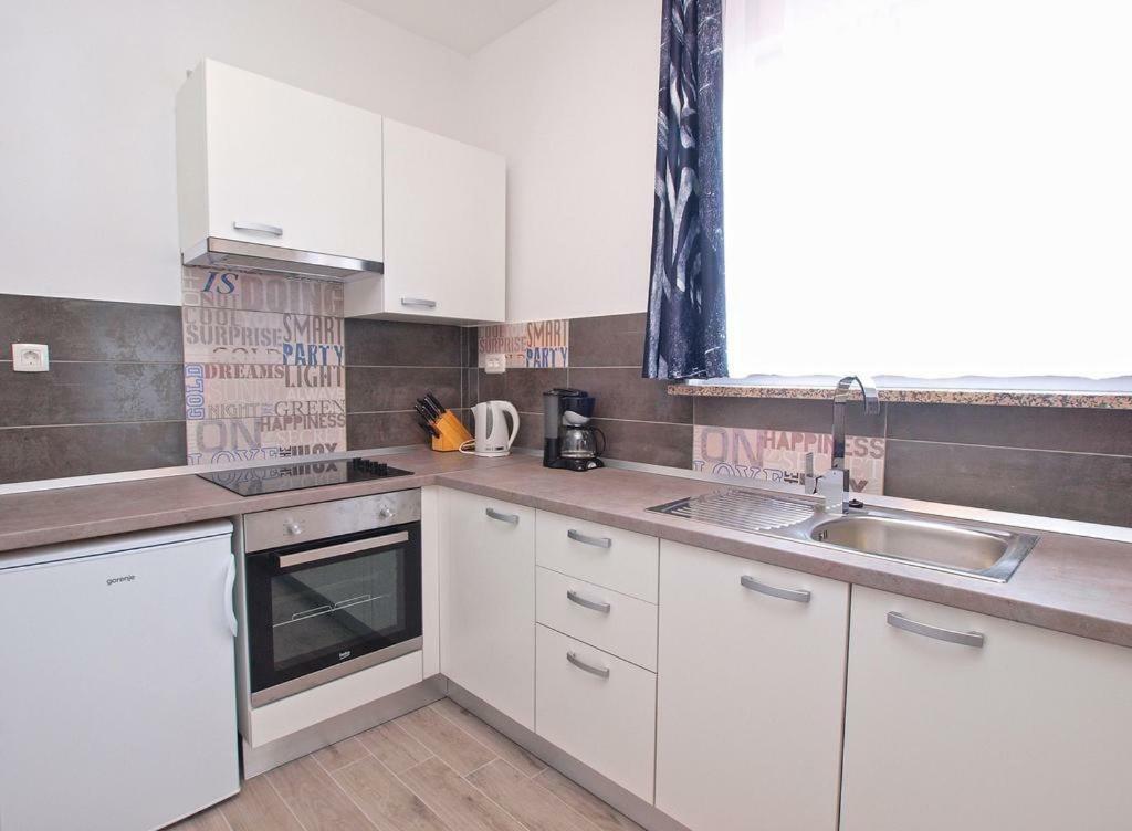 Luna Apartment พูลา ภายนอก รูปภาพ