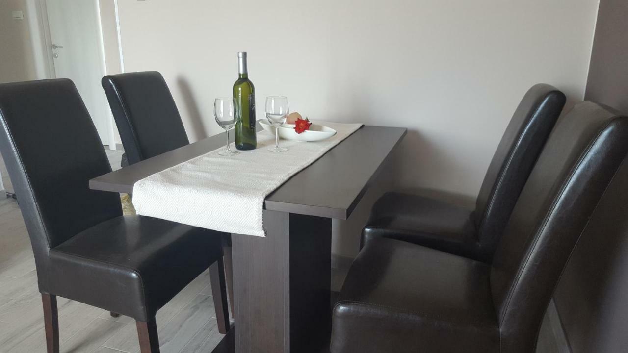 Luna Apartment พูลา ภายนอก รูปภาพ